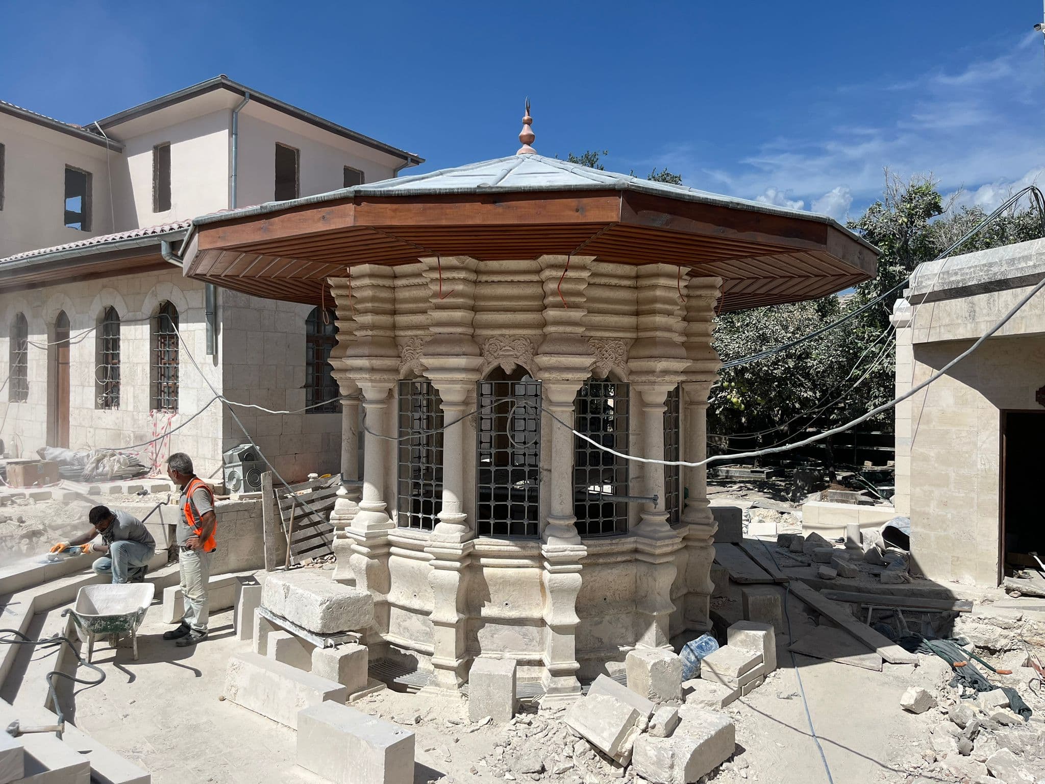 Habibi Neccar Camii sadirvan uygulamasi yakin cekim